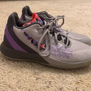 Youth Kyrie Irving Nike Basketball shoes